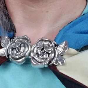 rose cloak clasp clip on style